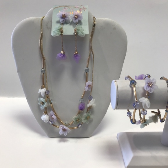 lonna & lilly Jewelry - NWT! Lonna & Lilly Lavender & Ivory Flower Necklace, Bracelets & Earrings Purple